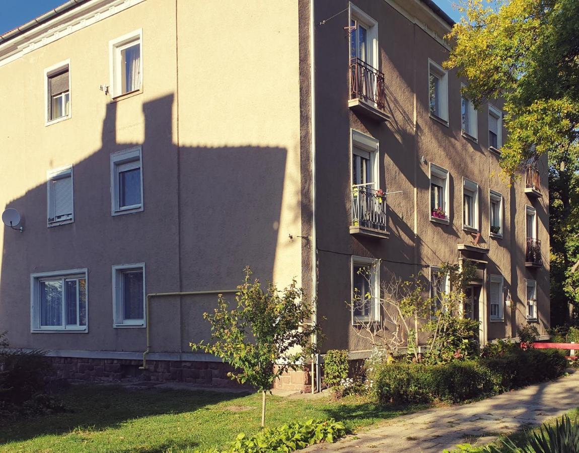 7Domb Apartman Komló Exteriér fotografie